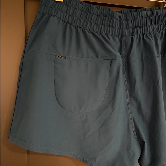 Vuori Women's Teal Blue Athletic Shorts - L - Picture 5 of 6